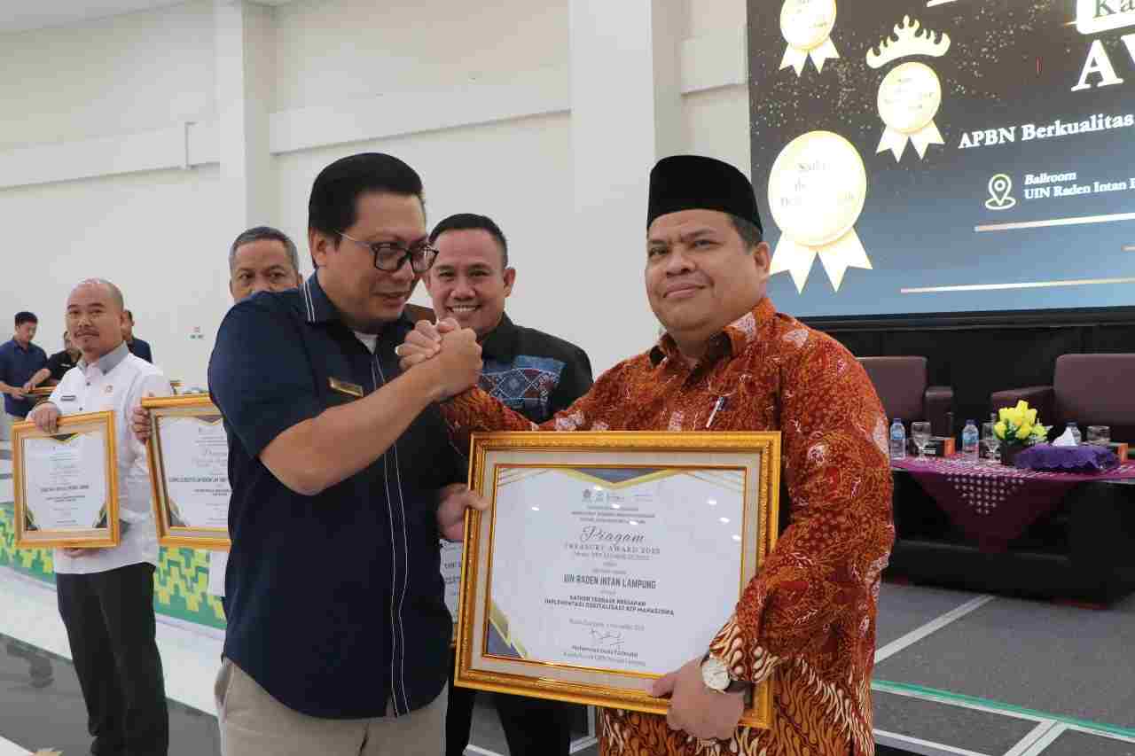 UIN RIL Raih Penghargaan Satker Terbaik Kesiapan Implementasi Digitalisasi KIP Mahasiswa UIN RIL Raih Penghargaan Satker Terbaik Kesiapan Implementasi Digitalisasi KIP Mahasiswa