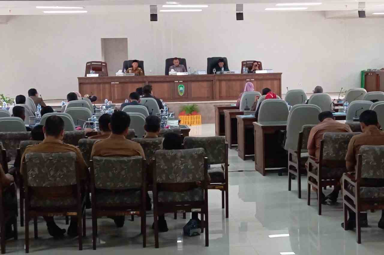 Banggar DPRD Berlangsung Alot, Pembahasan RAPBD Tanpa Ketua TAPD Banggar DPRD Berlangsung Alot, Pembahasan RAPBD Tanpa Ketua TAPD