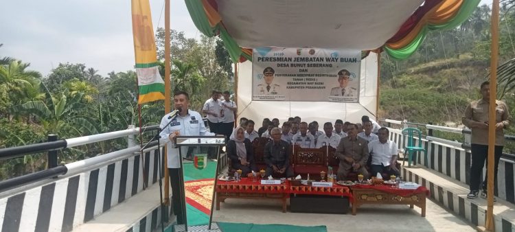 Jembatan Way Buah Diresmikan, Warga Ucapkan Terima Kasih Ke Bupati Pesawaran Jembatan Way Buah Diresmikan, Warga Ucapkan Terima Kasih Ke Bupati Pesawaran