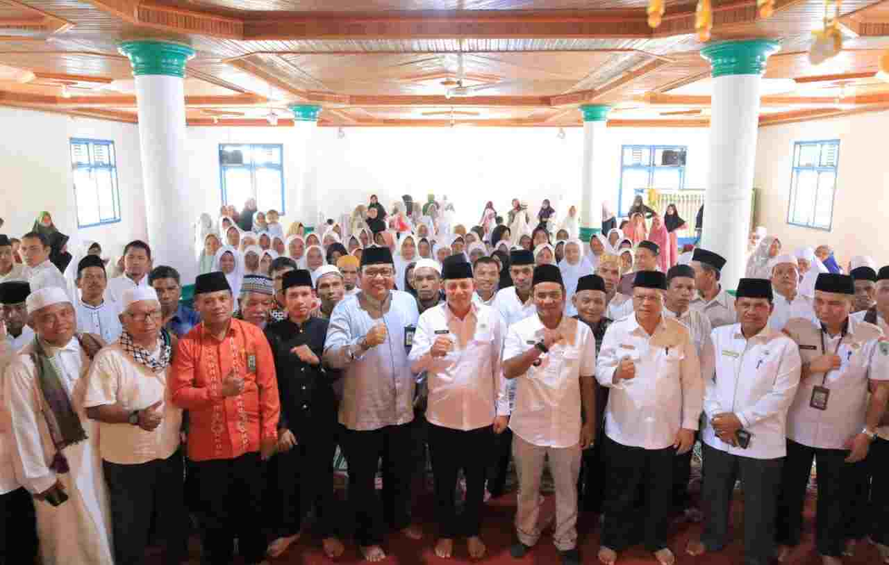 Perdana Berdiri Kampung Al Qur’an, Bukan Saja Anak-anak Melainkan Orang Tua Ngaji Perdana Berdiri Kampung Al Qur’an, Bukan Saja Anak-anak Melainkan Orang Tua Ngaji