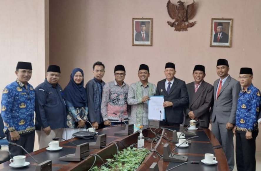 Siap Sukseskan Pilkada 2024, Bupati Pasaman Sabar AS Teken NPHD Siap Sukseskan Pilkada 2024, Bupati Pasaman Sabar AS Teken NPHD