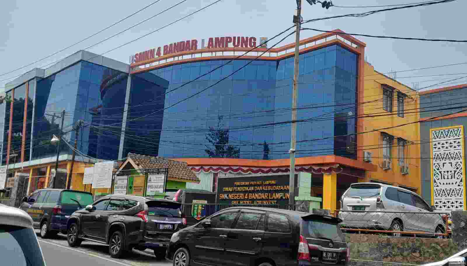 Pihak SMK N 4 Bandar Lampung Telah Temui Tokoh Masyarakat Enggal Pihak SMK N 4 Bandar Lampung Telah Temui Tokoh Masyarakat Enggal