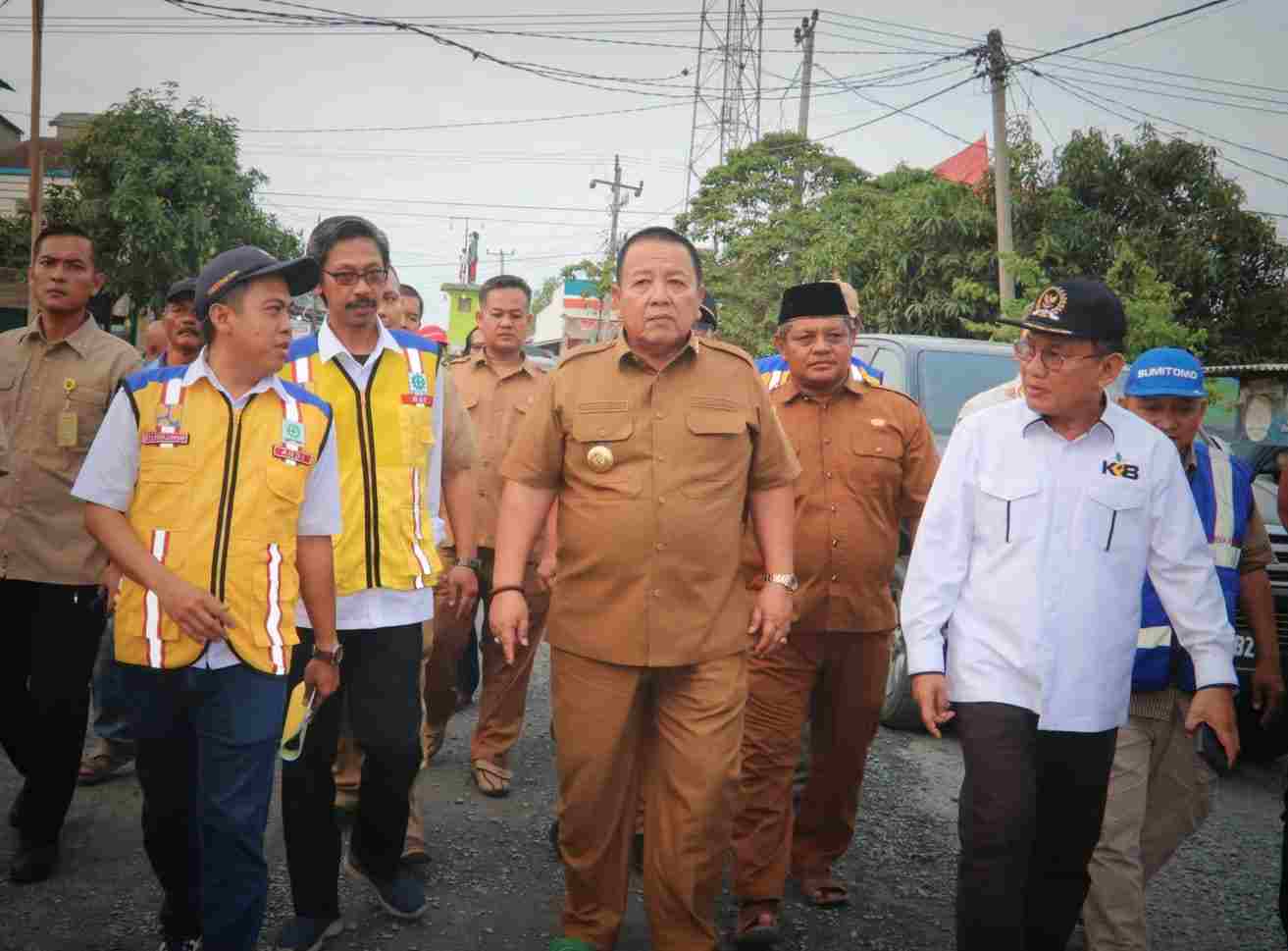 Gubernur Arinal Tinjau Perbaikan Sejumlah Ruas Jalan di Kabupaten Tulang Bawang Gubernur Arinal Tinjau Perbaikan Sejumlah Ruas Jalan di Kabupaten Tulang Bawang