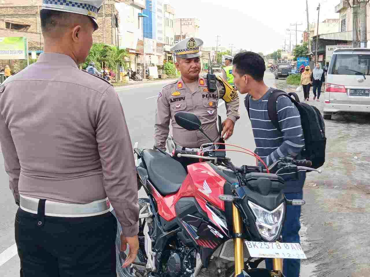 Patroli Rutin Satlantas Polres Sergai Berhasil Menekan Angka Pelanggaran dan Kecelakaan Patroli Rutin Satlantas Polres Sergai Berhasil Menekan Angka Pelanggaran dan Kecelakaan