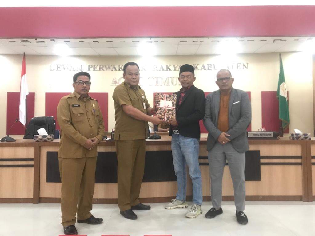 Pj Sekda Aceh Timur Serahkan 3 Rancangan Qanun ke DPRK Pj Sekda Aceh Timur Serahkan 3 Rancangan Qanun ke DPRK