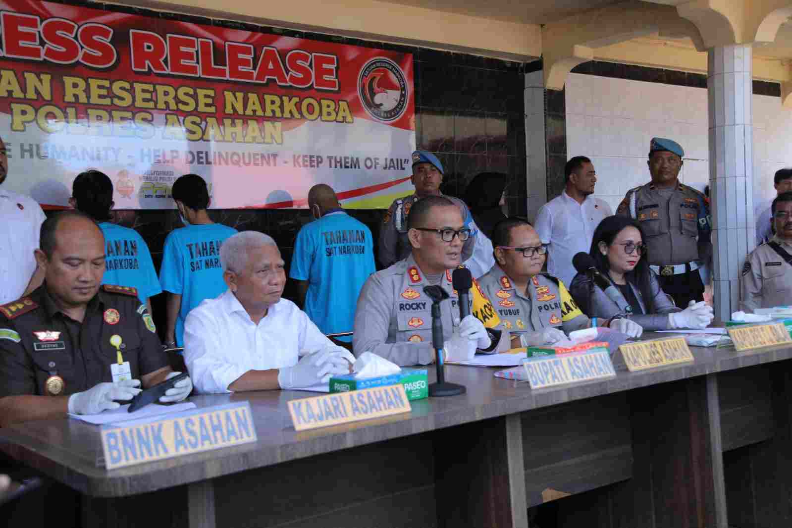 Ini Sosok Pelaku Pengedar Sabu 50 Kg, Sempat Melarikan Diri Akhirnya Ditangkap Ini Sosok Pelaku Pengedar Sabu 50 Kg, Sempat Melarikan Diri Akhirnya Ditangkap