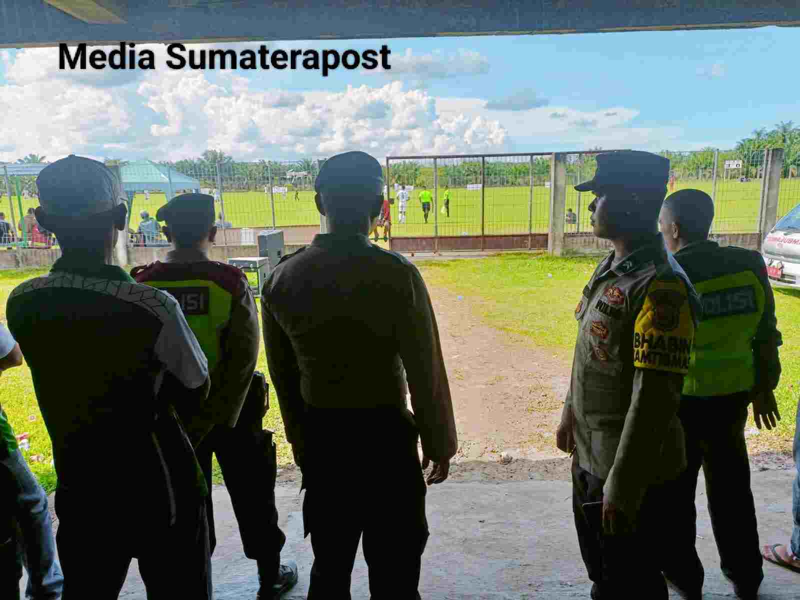 Polsek Karang Baru Pengamanan Pertandingan Sepak Bola Liga 3 Penyisihan Grup E Polsek Karang Baru Pengamanan Pertandingan Sepak Bola Liga 3 Penyisihan Grup E