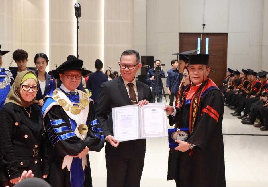 Sekdaprov Lampung Menghadiri Rapat Senat Luar Biasa Universitas Bandar Lampung Sekdaprov Lampung Menghadiri Rapat Senat Luar Biasa Universitas Bandar Lampung