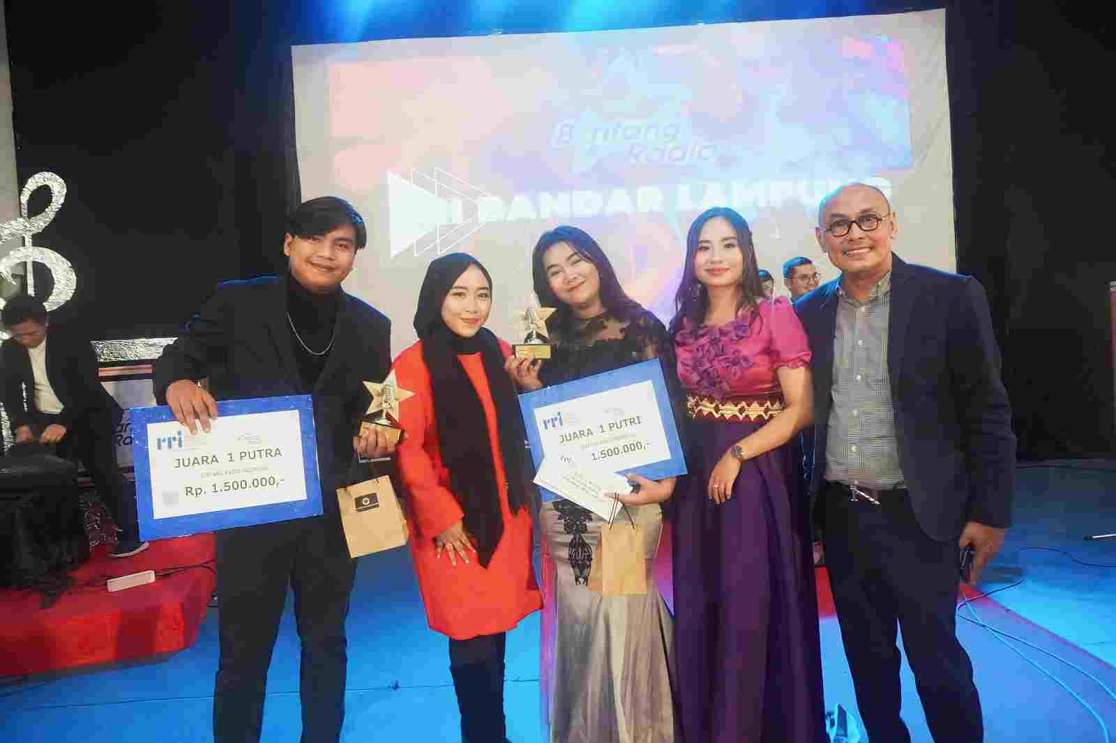 Juara Bintang Radio, Mahasiswi Darmajaya Wakili Lampung di Tingkat Nasional Juara Bintang Radio, Mahasiswi Darmajaya Wakili Lampung di Tingkat Nasional
