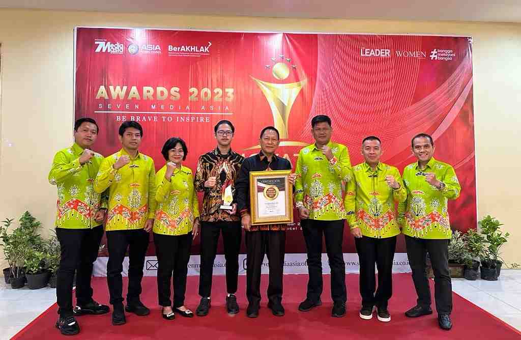 Pj Bupati Qudratul Ikhwan Meraih Penghargaan Kinerja Terbaik Tahun 2023 Pj Bupati Qudratul Ikhwan Meraih Penghargaan Kinerja Terbaik Tahun 2023