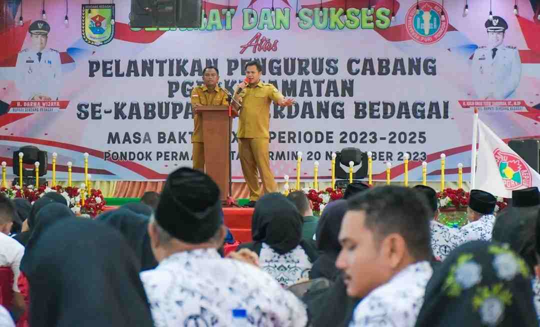 Pelantikan Pengurus PGRI Sergai: Bupati dan Wabup Dorong Inovasi Pendidikan Pelantikan Pengurus PGRI Sergai: Bupati dan Wabup Dorong Inovasi Pendidikan