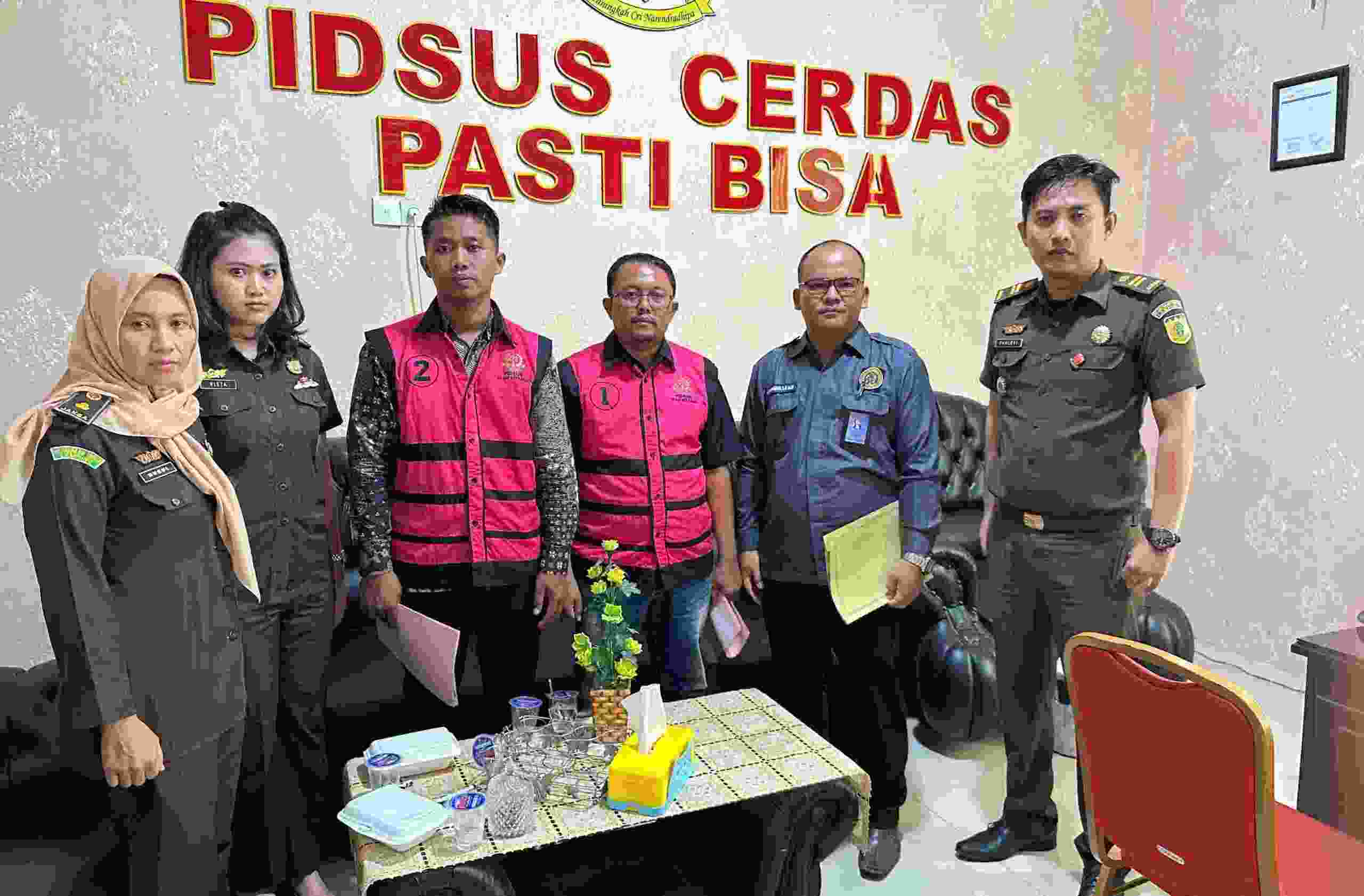 Diduga Tilep Uang 1 Milyar Lebih, Mantan Kakam Pakuon Baru Ditahan Kejari Way Kanan Diduga Tilep Uang 1 Milyar Lebih, Mantan Kakam Pakuon Baru Ditahan Kejari Way Kanan