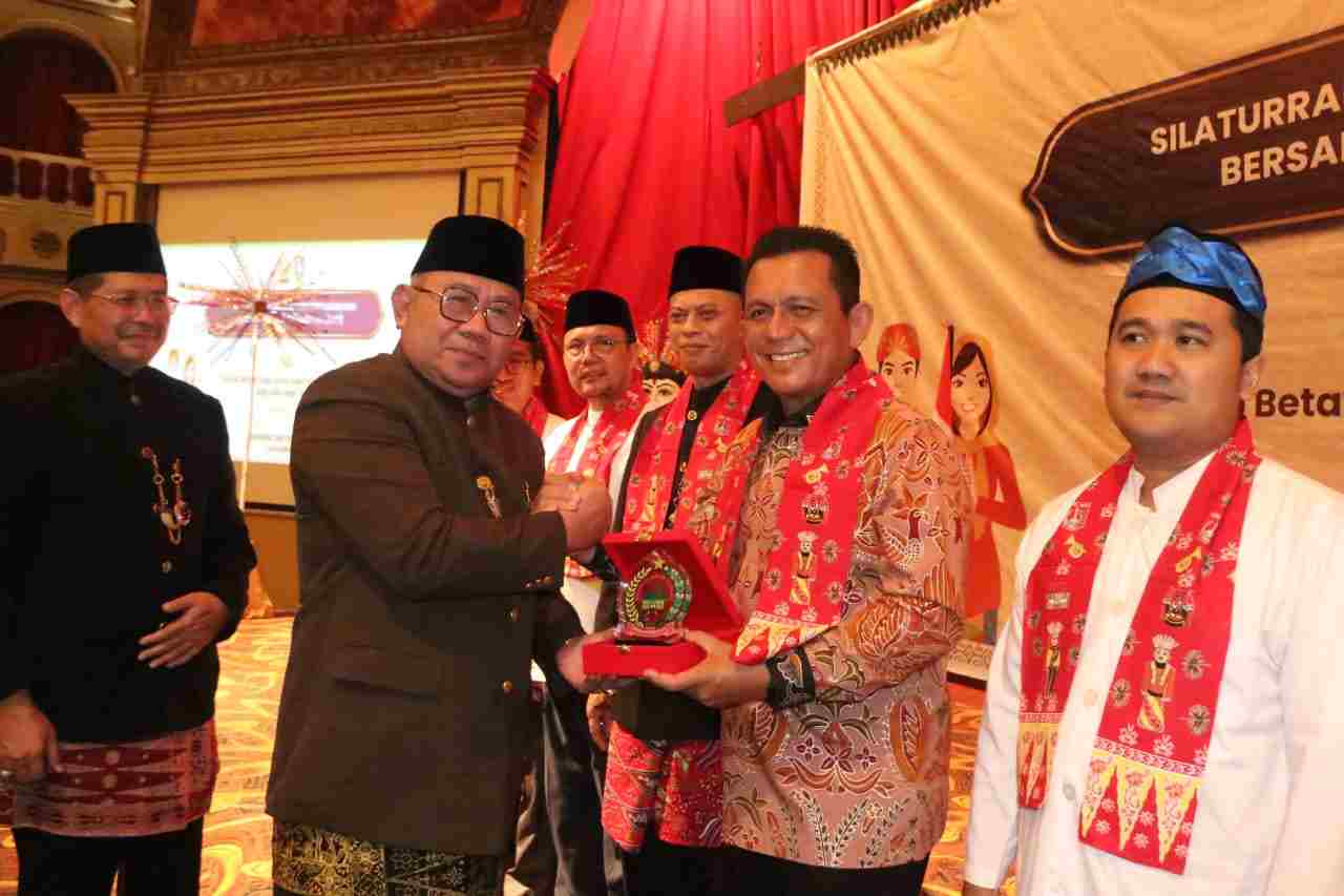 Gubernur Kepri Silaturahmi Penuh Makna dengan Warga Betawi Kepulauan Riau Gubernur Kepri Silaturahmi Penuh Makna dengan Warga Betawi Kepulauan Riau