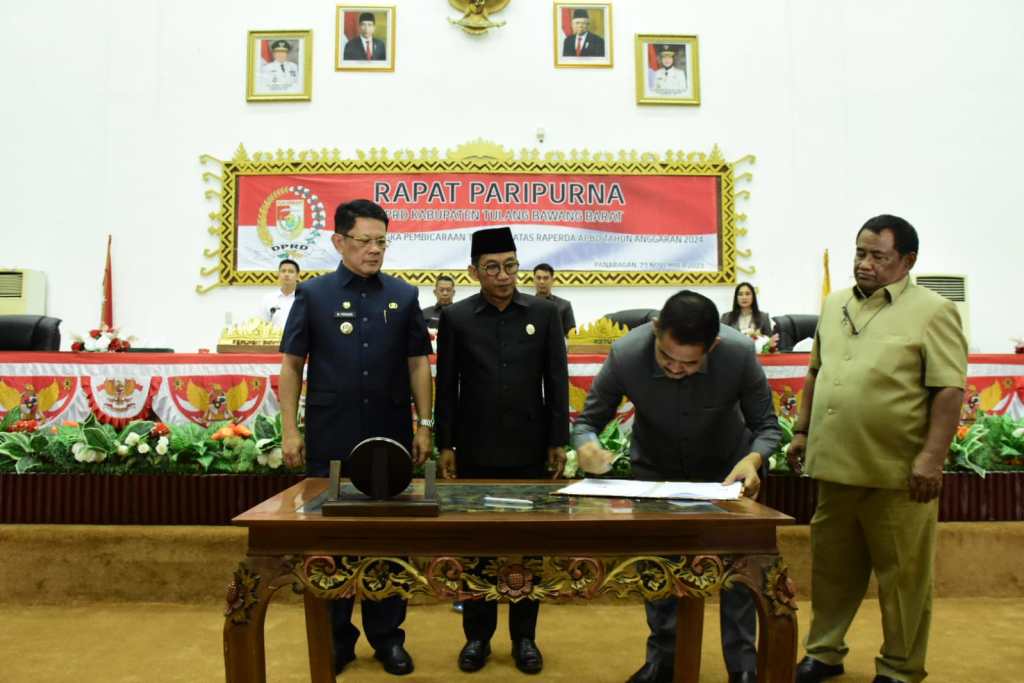 Pj. Bupati Drs. M. Firsada Apresiasi DPRD Tubaba atas Ditandatangani Raperda 2024 Pj. Bupati Drs. M. Firsada Apresiasi DPRD Tubaba atas Ditandatangani Raperda 2024