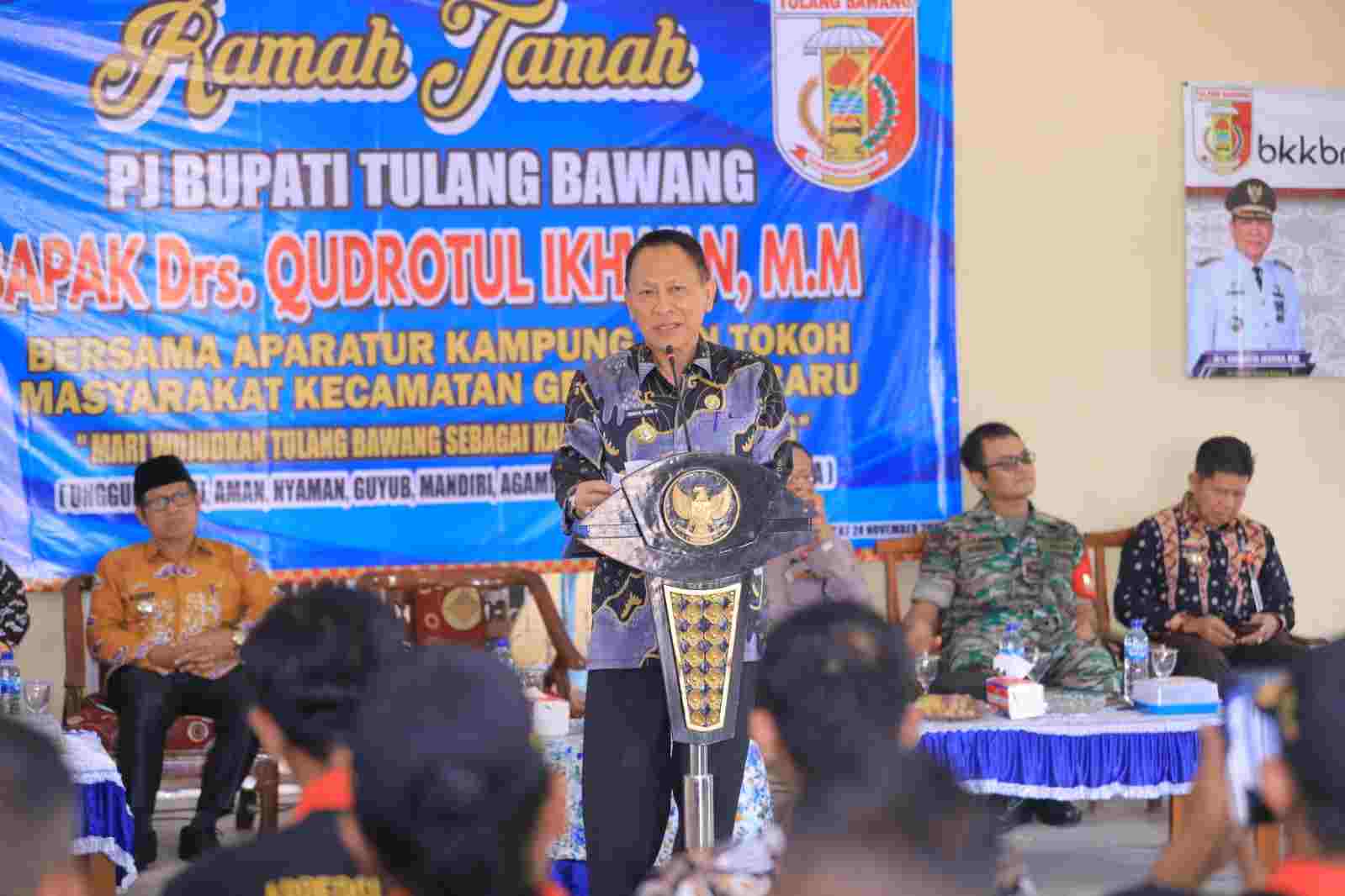Pj Bupati Drs Qudratul Ikhwan Mengajar di SMK Esa Kencana Gedung Aji Baru Pj Bupati Drs Qudratul Ikhwan Mengajar di SMK Esa Kencana Gedung Aji Baru