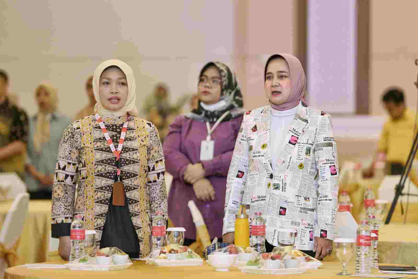 Ibu Riana Sari Buka Simposium Sehari Pencegahan Infeksi Menular pada Transfusi Darah Ibu Riana Sari Buka Simposium Sehari Pencegahan Infeksi Menular pada Transfusi Darah