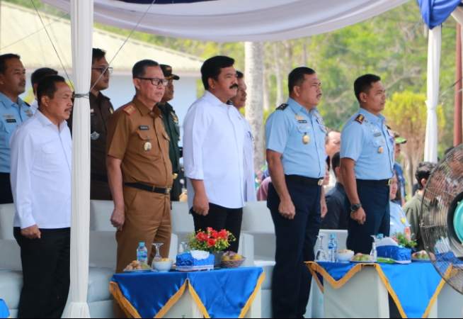 Sekdaprov Hadiri Penyerahan 110 Sertifikat PTSL oleh Menteri ATR/BPN Hadi Tjahjanto Sekdaprov Hadiri Penyerahan 110 Sertifikat PTSL oleh Menteri ATR/BPN Hadi Tjahjanto