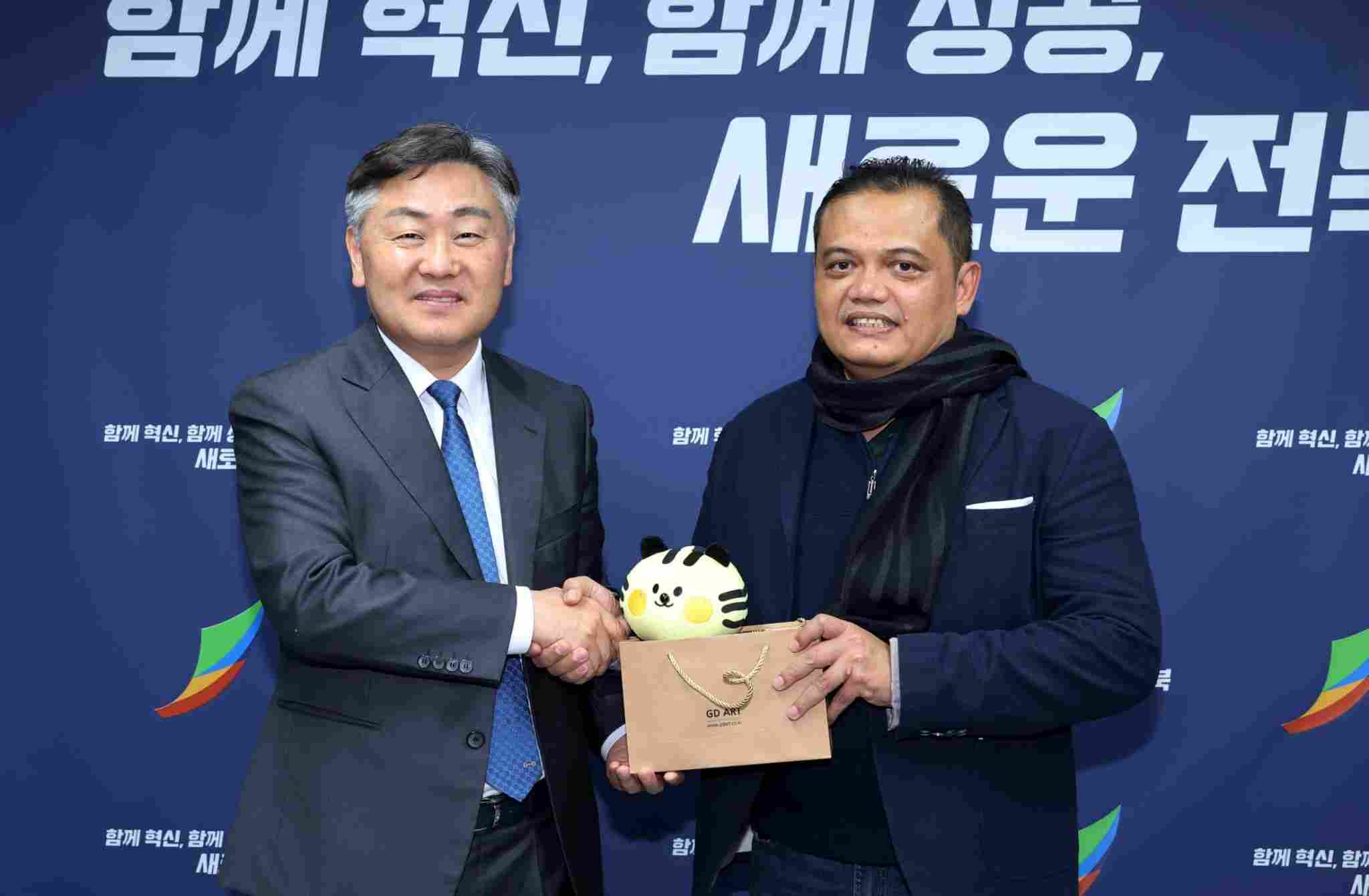 Sukses Pertemuan KOPITU dengan Gubernur Jeollabuk-do untuk Jajaki Kerjasama Ekonomi, Budaya,ketenagakerjaan dan Pertanian Sukses Pertemuan KOPITU dengan Gubernur Jeollabuk-do untuk Jajaki Kerjasama Ekonomi, Budaya,ketenagakerjaan dan Pertanian