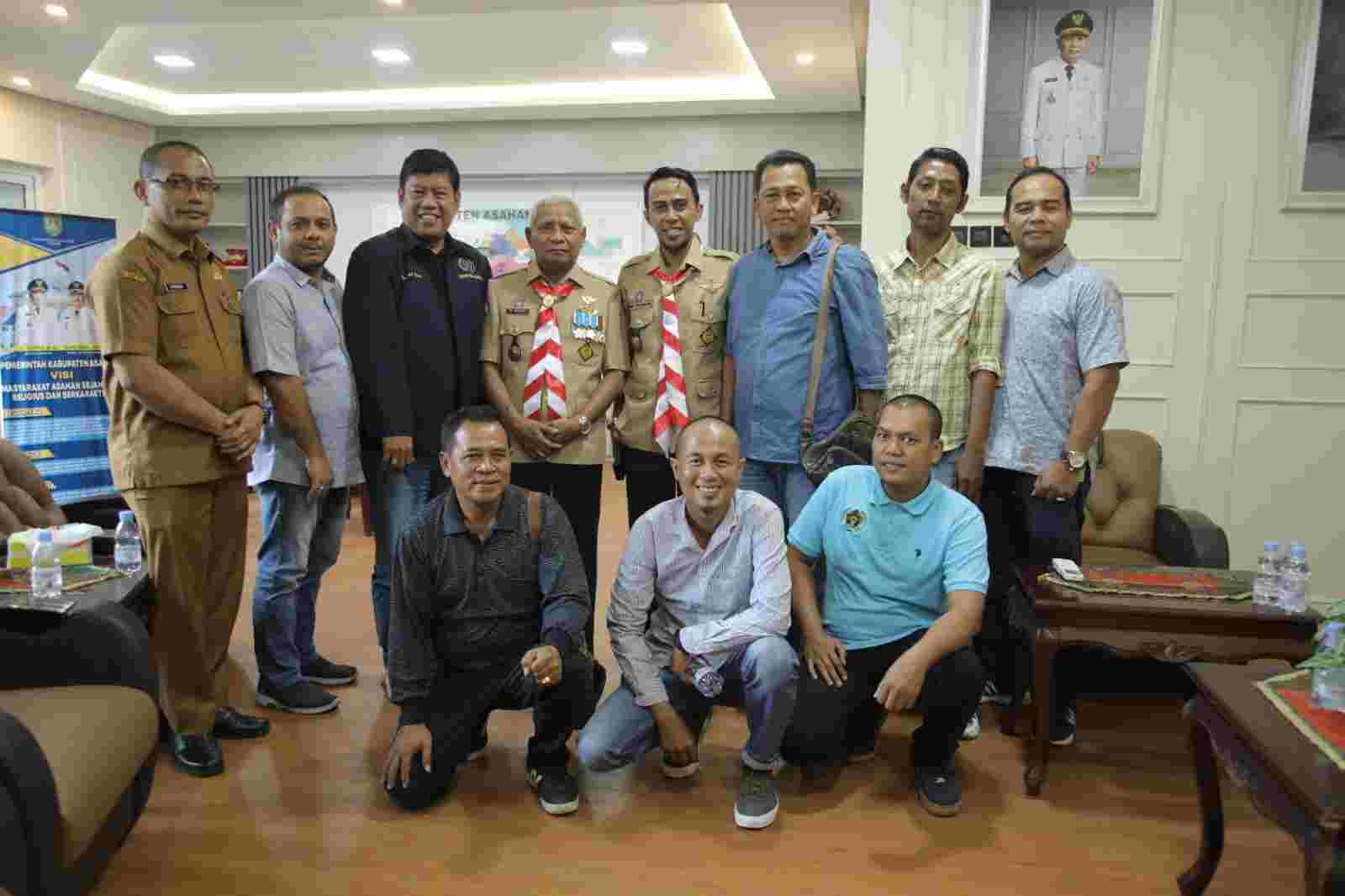 PWI Kabupaten Asahan Lakukan Audiensi dengan Bupati H. Surya PWI Kabupaten Asahan Lakukan Audiensi dengan Bupati H. Surya