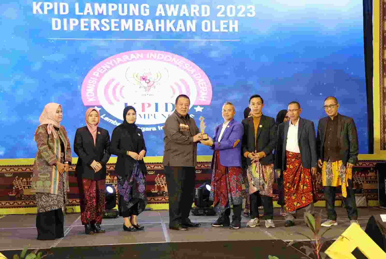 Gubernur Arinal Djunaidi Raih Anugerah KPID Lampung Award 2023 Gubernur Arinal Djunaidi Raih Anugerah KPID Lampung Award 2023