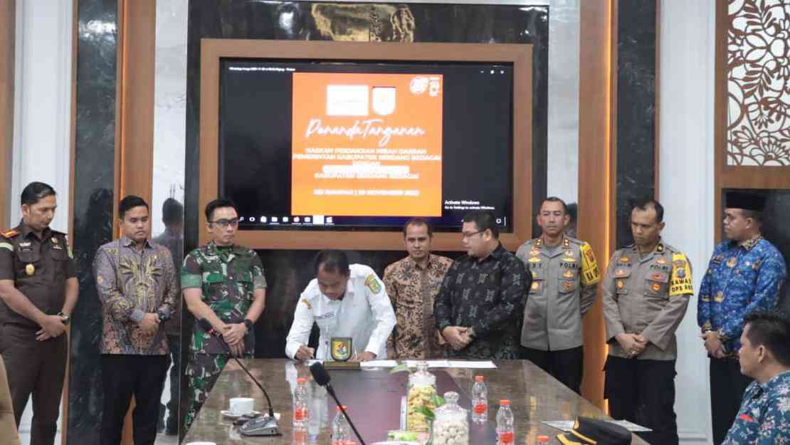 Bupati Sergai Tandatangani NPHD Dukung Pelaksanaan Pilkada 2024 Bupati Sergai Tandatangani NPHD Dukung Pelaksanaan Pilkada 2024