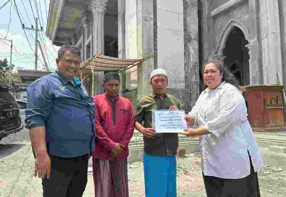 Dukung Kemajuan Ekonomi Desa & Kualitas Ibadah Masyarakat, PTPN XI Berikan Bantuan 50 Juta Dukung Kemajuan Ekonomi Desa & Kualitas Ibadah Masyarakat, PTPN XI Berikan Bantuan 50 Juta