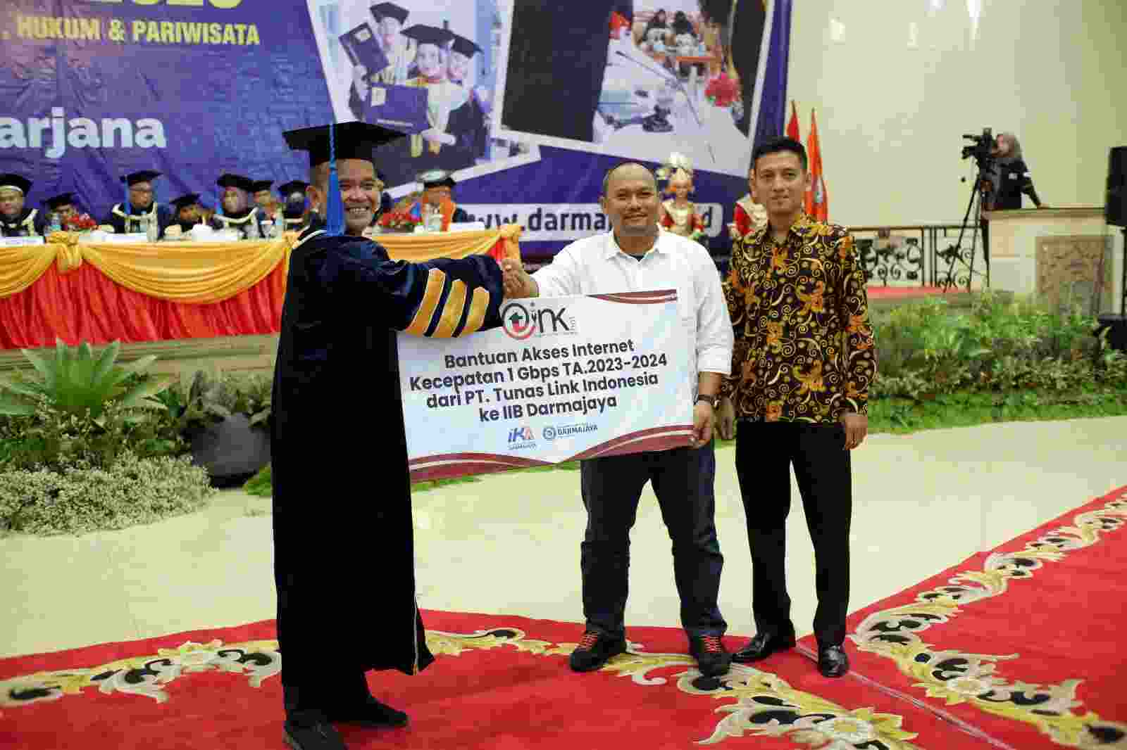 IKA Darmajaya Berikan Bantuan Akses Internet ke Kampus IKA Darmajaya Berikan Bantuan Akses Internet ke Kampus