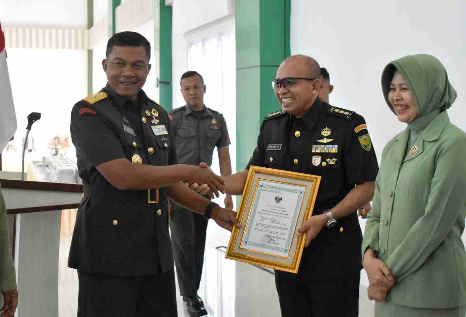 Danrem Pimpin Penyerahan Tugas Jabatan Kasrem, Tradisi Penerimaan dan Laporan Korps Danrem Pimpin Penyerahan Tugas Jabatan Kasrem, Tradisi Penerimaan dan Laporan Korps