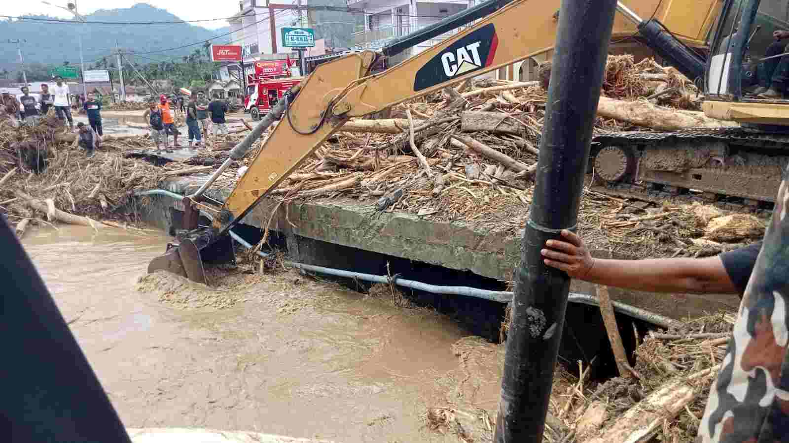 Dampak Banjir, BBWS Sumbar dan Pemkab Pasaman Terjunkan Alat Berat Dampak Banjir, BBWS Sumbar dan Pemkab Pasaman Terjunkan Alat Berat