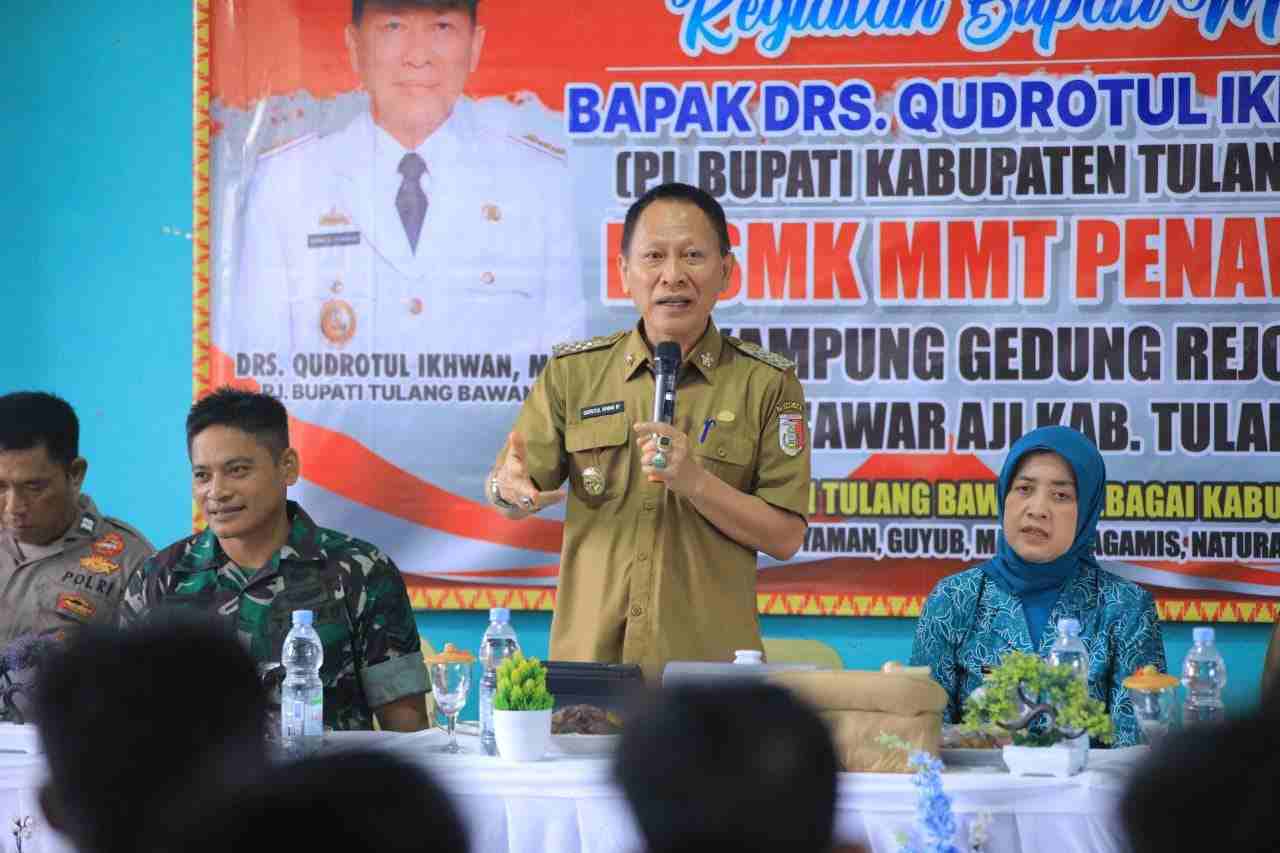 Pj Bupati Drs Qudratul Ikhwan Melaksanakan Mengajar di SMK MMT Penawar Aji Pj Bupati Drs Qudratul Ikhwan Melaksanakan Mengajar di SMK MMT Penawar Aji