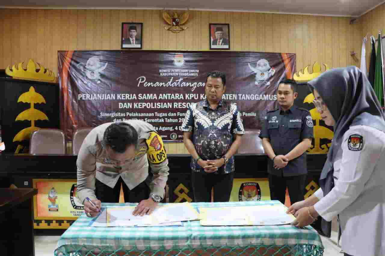 Tanda Tangani MoU, Polres Tanggamus Mantapkan Sinergi dengan KPU dan Bawaslu Tanda Tangani MoU, Polres Tanggamus Mantapkan Sinergi dengan KPU dan Bawaslu