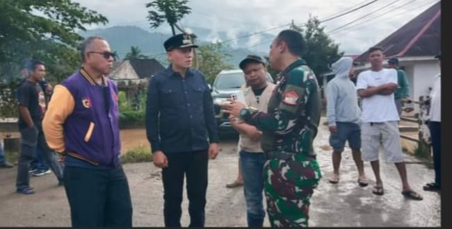 Sangat Terharu, Anggota DPRD Pasaman Tinjau Lokasi Banjir Sangat Terharu, Anggota DPRD Pasaman Tinjau Lokasi Banjir