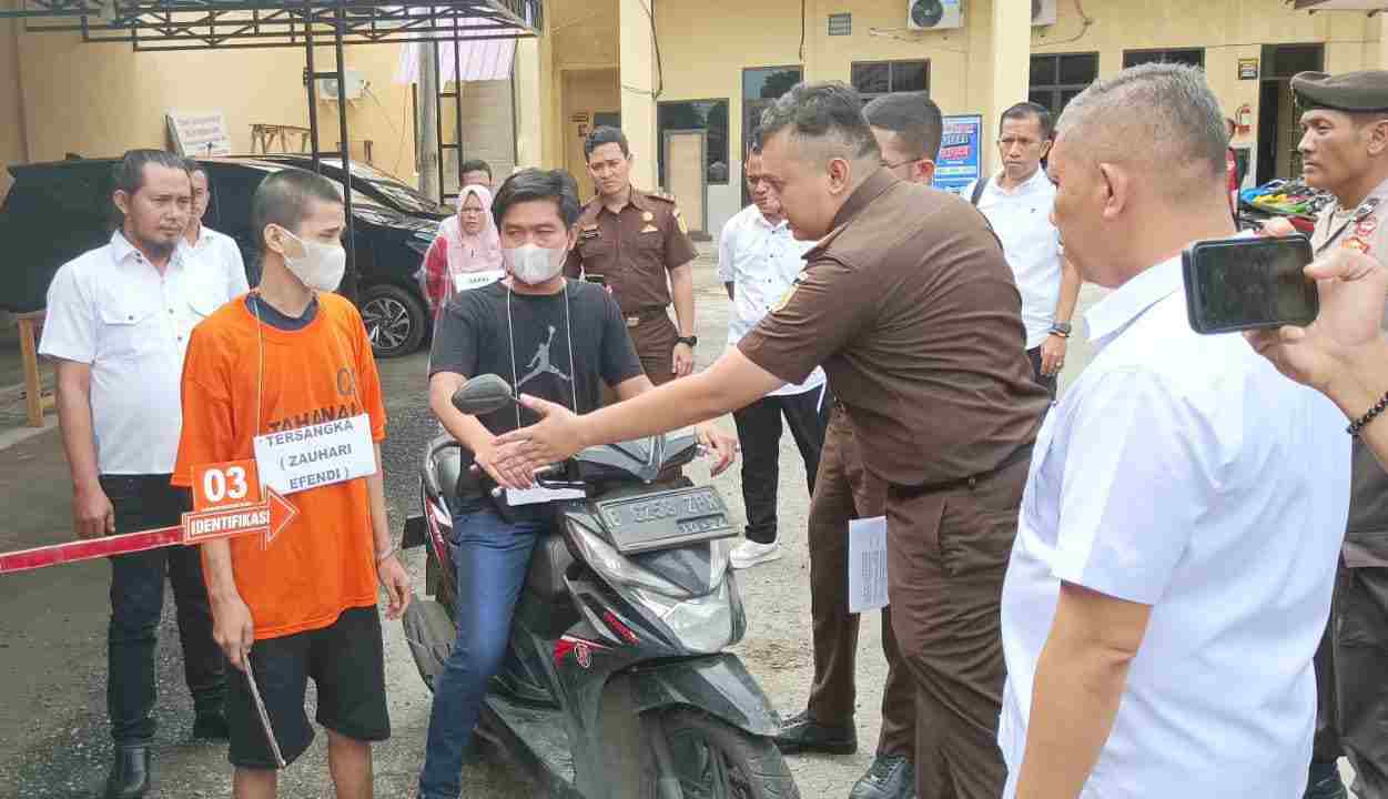 Polres Sergai Gelar Rekonstruksi Kasus Pembunuhan Berencana di Desa Pematang Kuala Polres Sergai Gelar Rekonstruksi Kasus Pembunuhan Berencana di Desa Pematang Kuala