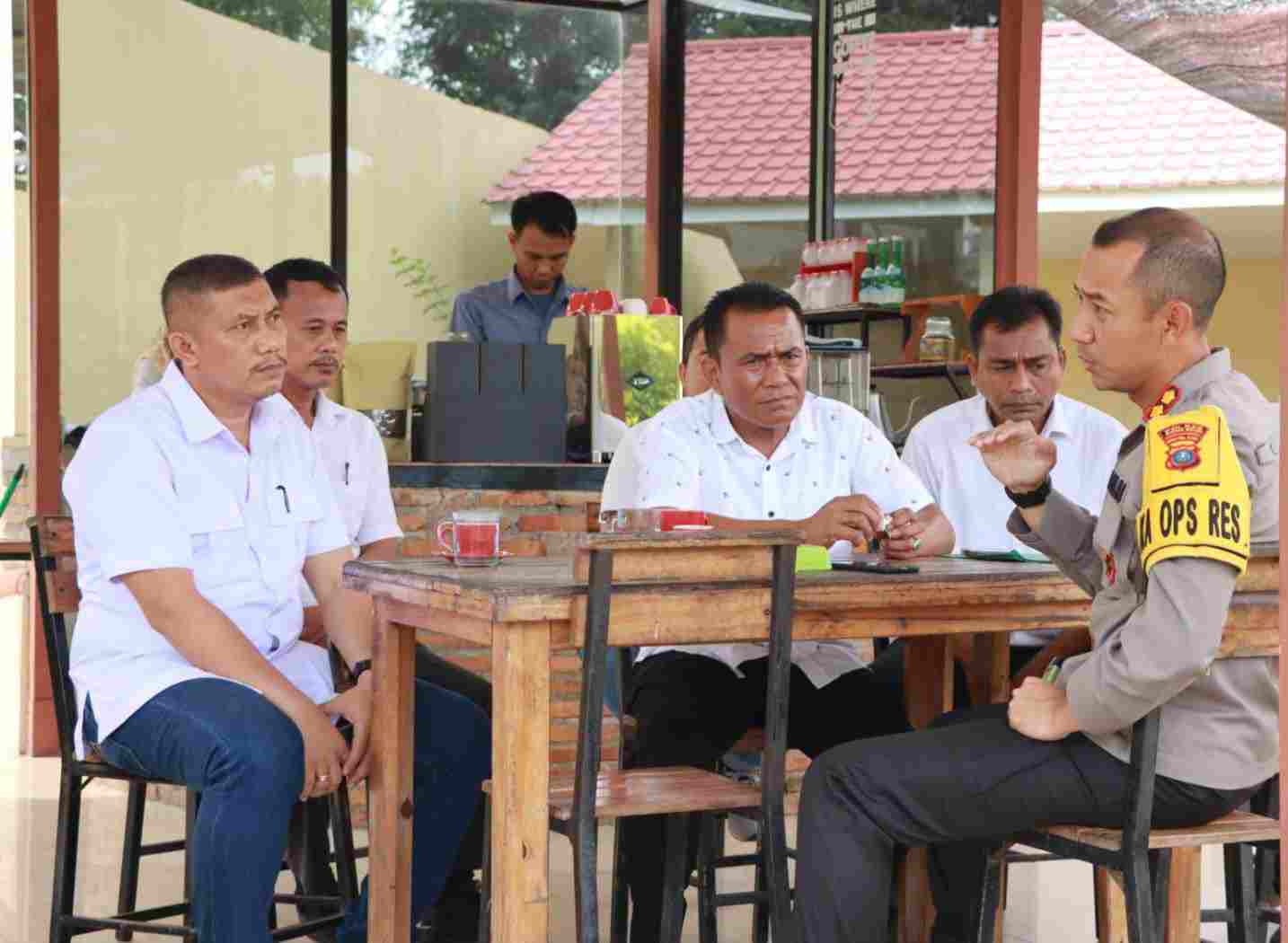Peningkatan Kinerja Pelayanan Penegakan Hukum, Kapolres Sergai Sosialisasikan Melalui Coffea Morning Peningkatan Kinerja Pelayanan Penegakan Hukum, Kapolres Sergai Sosialisasikan Melalui Coffea Morning