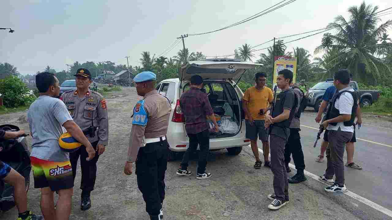 Cegah Tahanan Kabur Keluar Daerah Polres Pesisir Barat Razia Kendaraan Cegah Tahanan Kabur Keluar Daerah Polres Pesisir Barat Razia Kendaraan