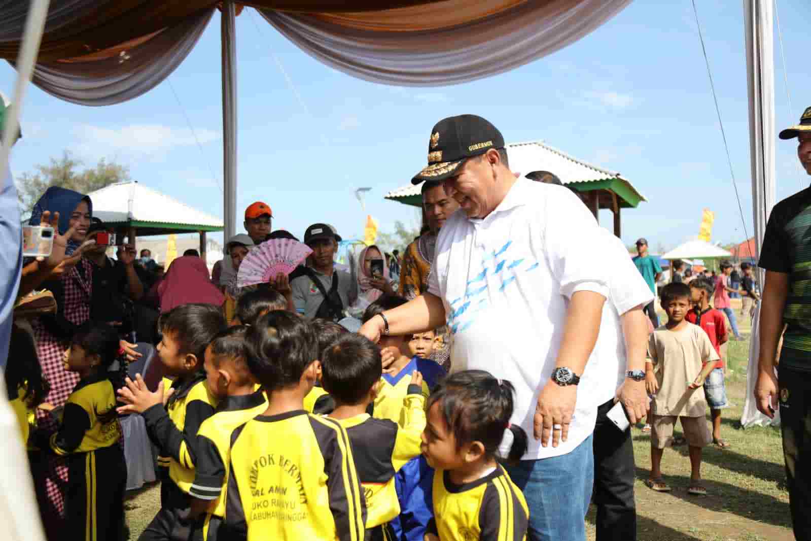 Puncak HIN ke-10, Gubernur Arinal Makan Ikan Bersama Masyarakat di Labuhan Maringgai Puncak HIN ke-10, Gubernur Arinal Makan Ikan Bersama Masyarakat di Labuhan Maringgai