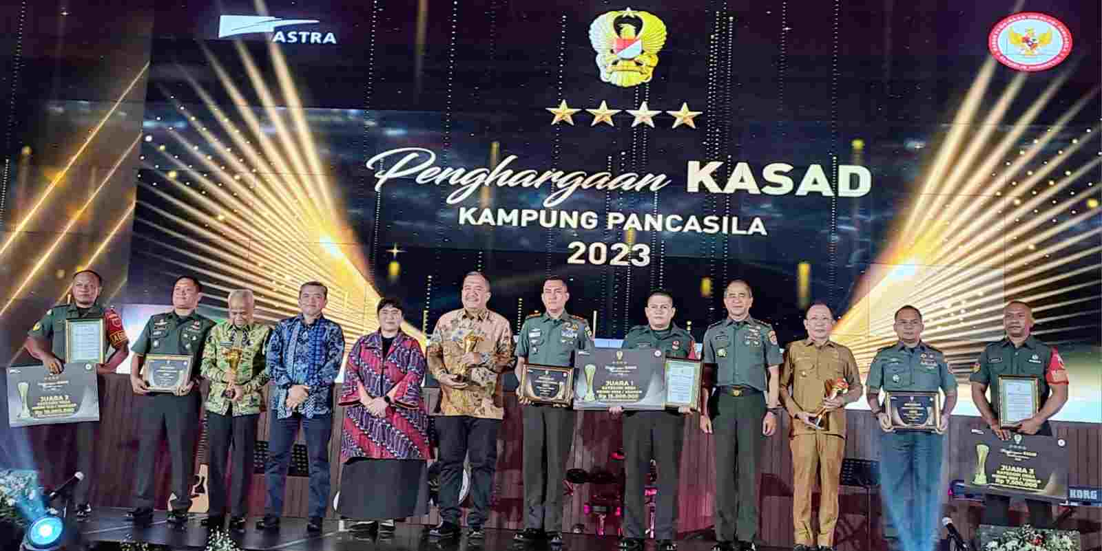Wabup Taufik Terima Penghargaan KASAD Kampung Pancasila 2023 Wabup Taufik Terima Penghargaan KASAD Kampung Pancasila 2023