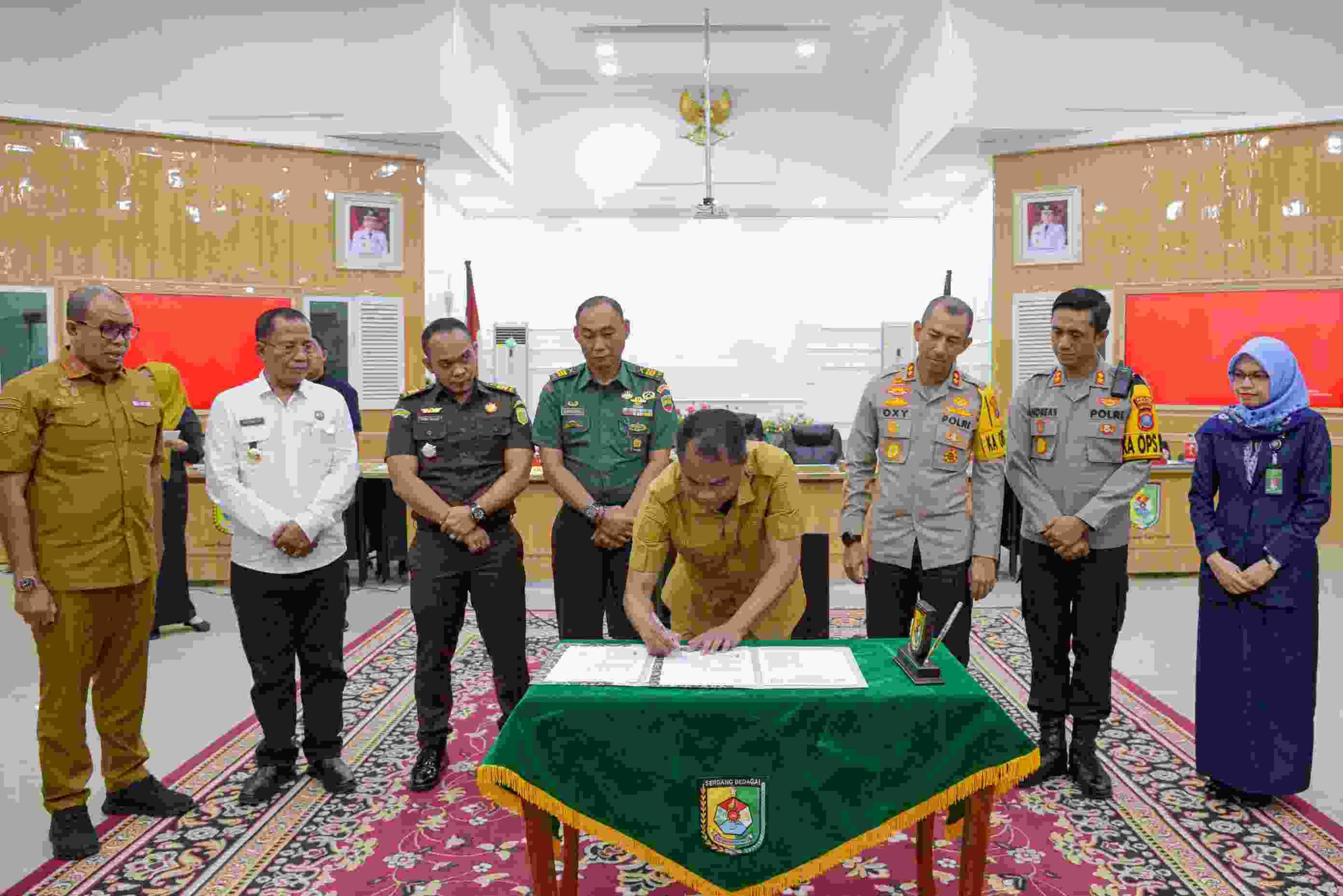 Penandatanganan NPHD Pilkada 2024, Kabupaten Sergai Fokus Keamanan dan Sinergi Penandatanganan NPHD Pilkada 2024, Kabupaten Sergai Fokus Keamanan dan Sinergi