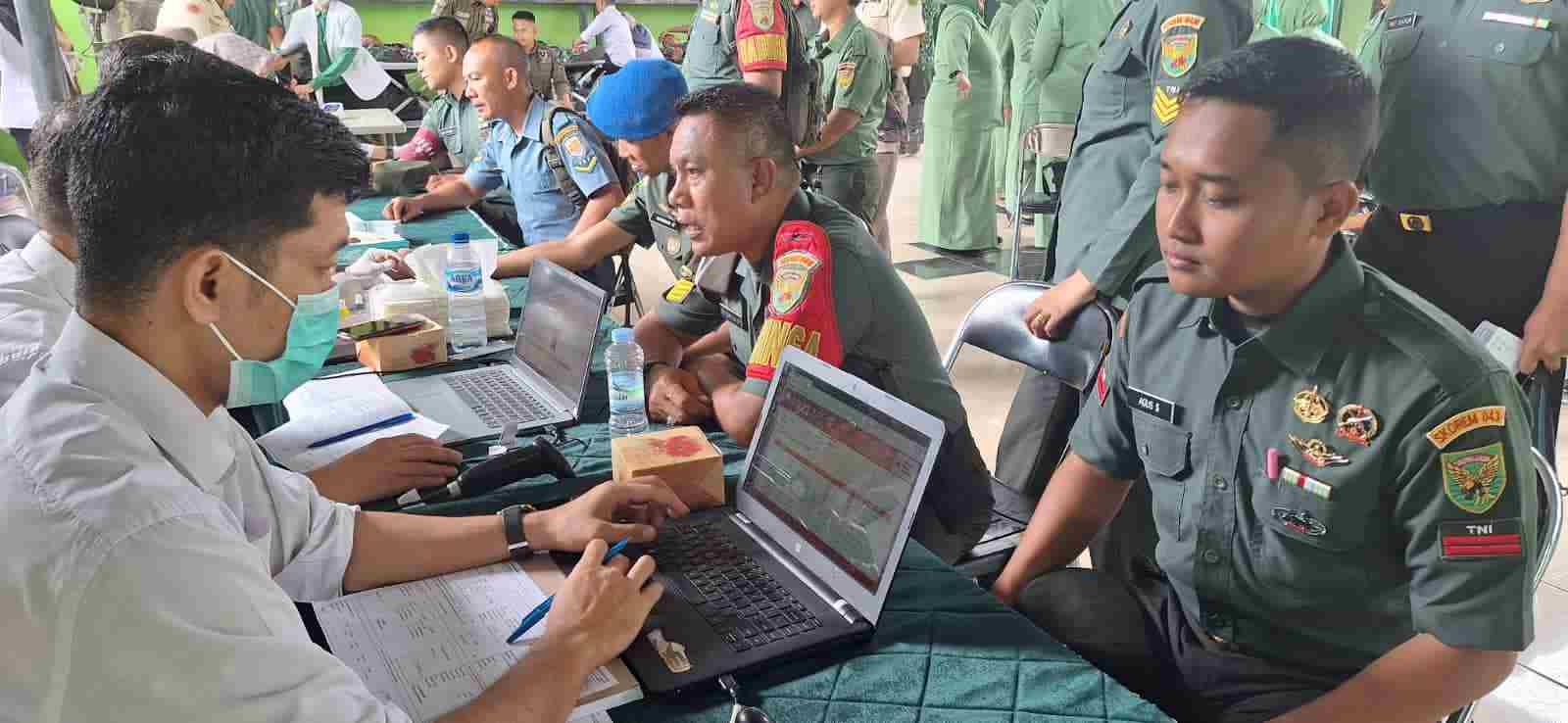 Hari Juang TNI AD ke-78, Prajurit dan PNS Kodim 0410/KBL Laksanakan Donor Darah Hari Juang TNI AD ke-78, Prajurit dan PNS Kodim 0410/KBL Laksanakan Donor Darah