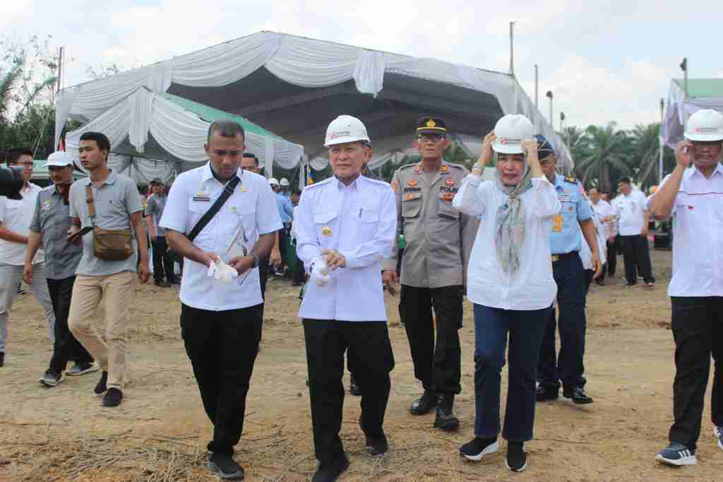 Pj Bupati Drs Qudratul Ikhwan Memberikan Sambutan Acara Tumbang Chiping di Kampung Sidomulyo Pj Bupati Drs Qudratul Ikhwan Memberikan Sambutan Acara Tumbang Chiping di Kampung Sidomulyo