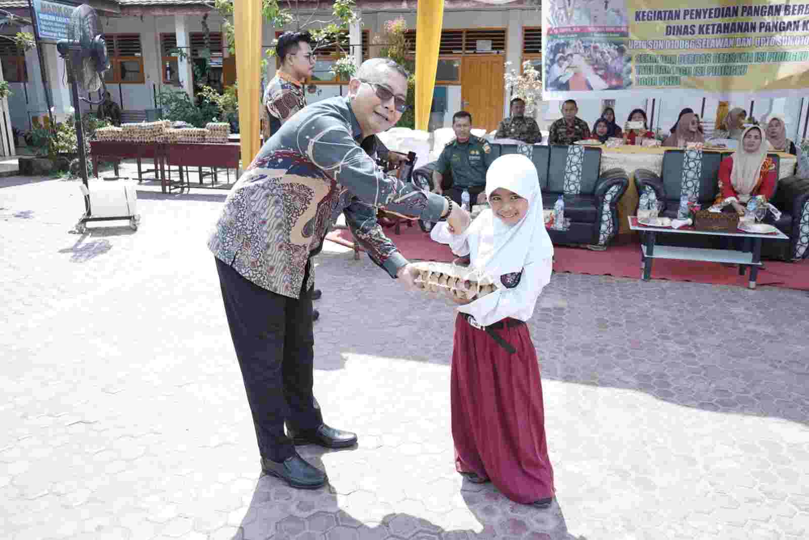 Pemkab Asahan Berikan Asupan Makanan Tambahan Kepada 500 Siswa Sekolah Dasar Pemkab Asahan Berikan Asupan Makanan Tambahan Kepada 500 Siswa Sekolah Dasar