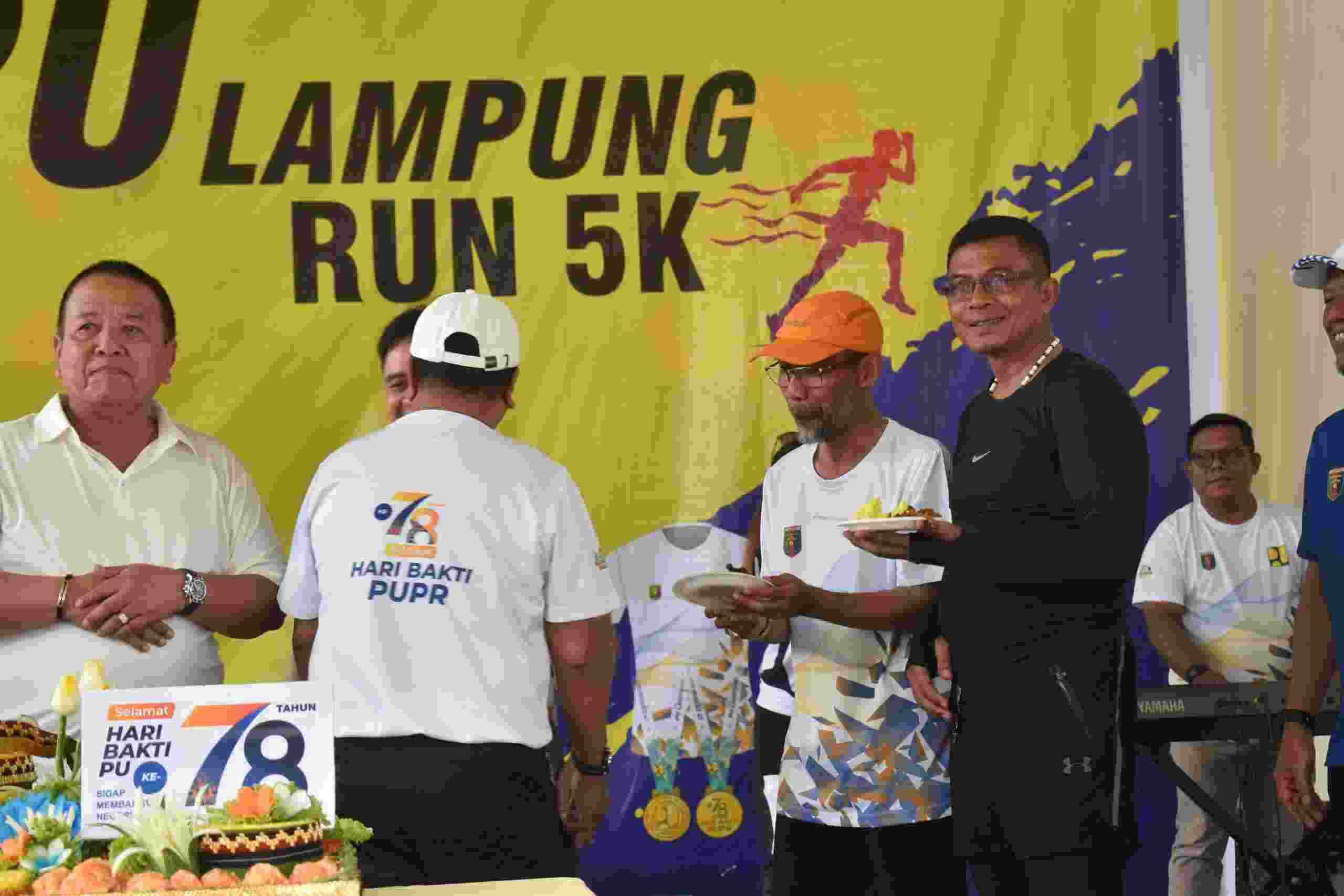 Bersama Gubernur dan Forkopimda, Danrem Lepas Peserta Lari 5 K Hari Bakti PUPR ke-78 Bersama Gubernur dan Forkopimda, Danrem Lepas Peserta Lari 5 K Hari Bakti PUPR ke-78