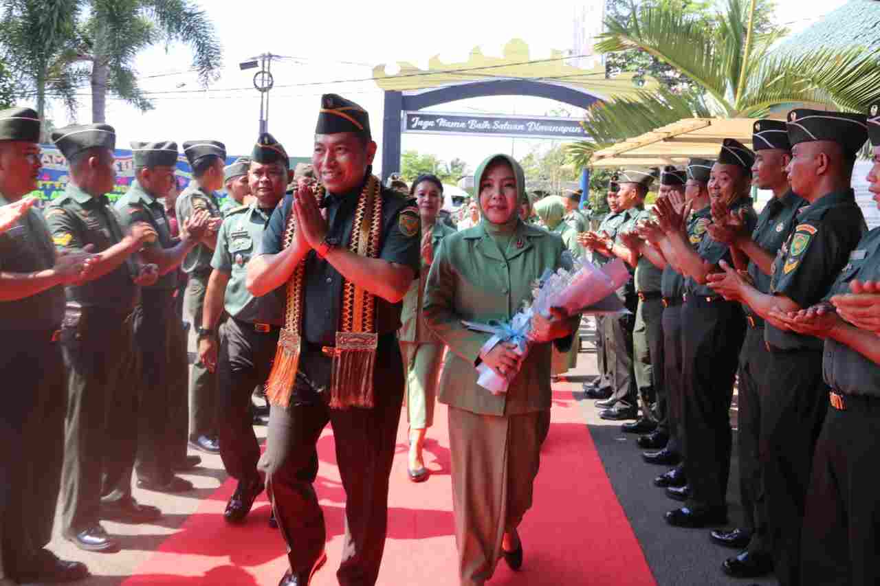 Kodim 0410/KBL Gelar Acara Tradisi Penyambutan Dandim Baru Kodim 0410/KBL Gelar Acara Tradisi Penyambutan Dandim Baru