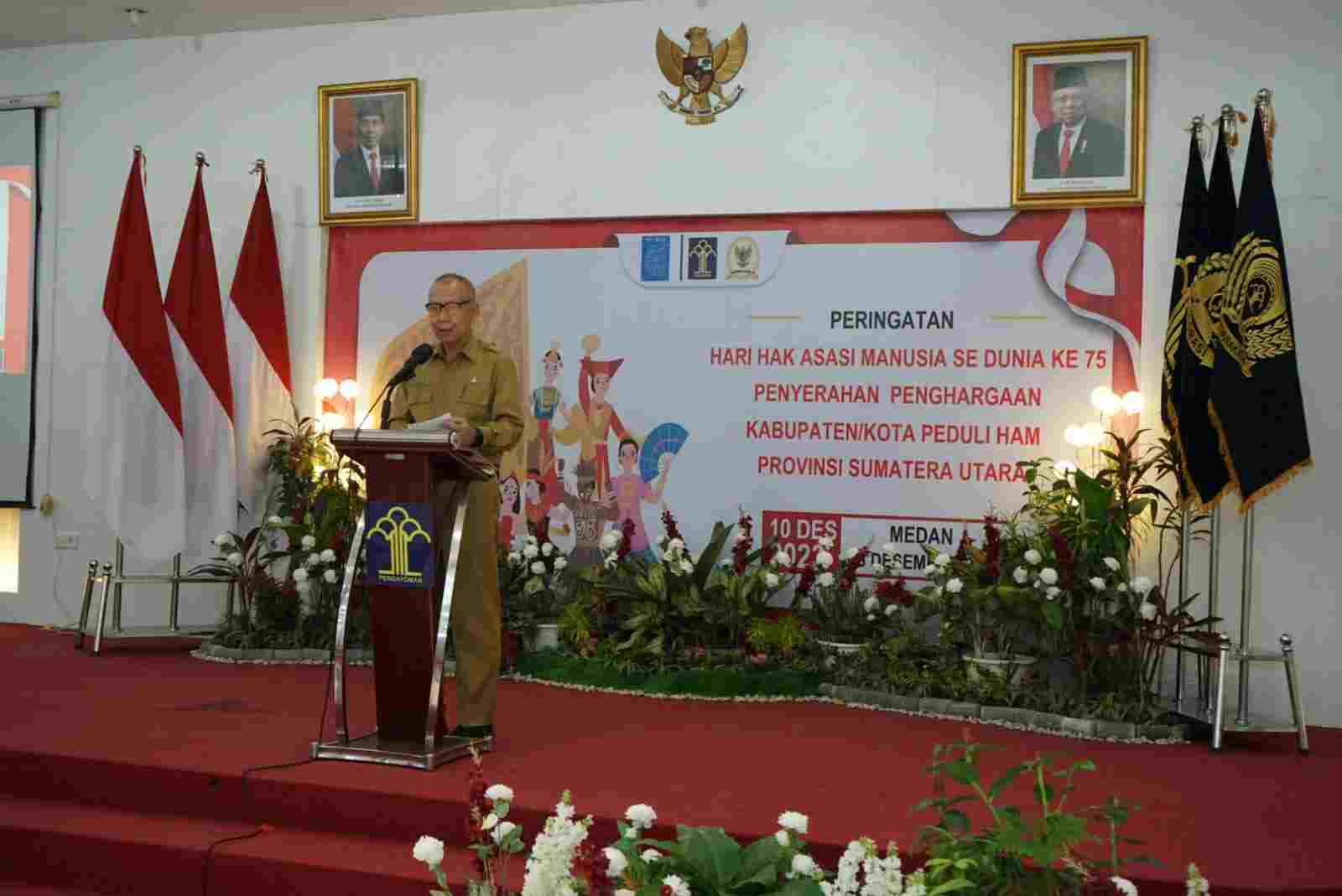 Pemkab Asahan Terima Penghargaan Kabupaten Peduli HAM Provsu Pemkab Asahan Terima Penghargaan Kabupaten Peduli HAM Provsu