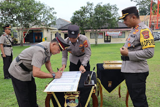 Polres Gelar Upacara Pelantikan Kabaglog, Sertijab Kabagren, Kasatresnarkoba dan Kapolsek Polres Gelar Upacara Pelantikan Kabaglog, Sertijab Kabagren, Kasatresnarkoba dan Kapolsek