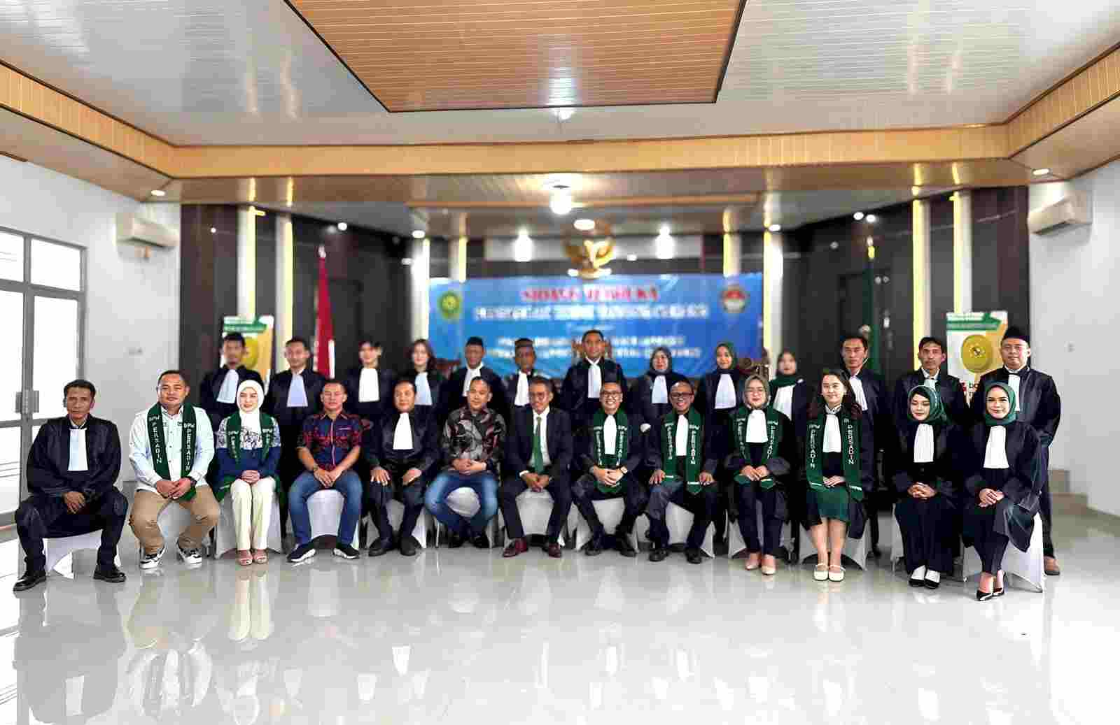 17 Advokat Persadin Diambil Sumpahnya di Pengadilan Tinggi Tanjung Karang 17 Advokat Persadin Diambil Sumpahnya di Pengadilan Tinggi Tanjung Karang