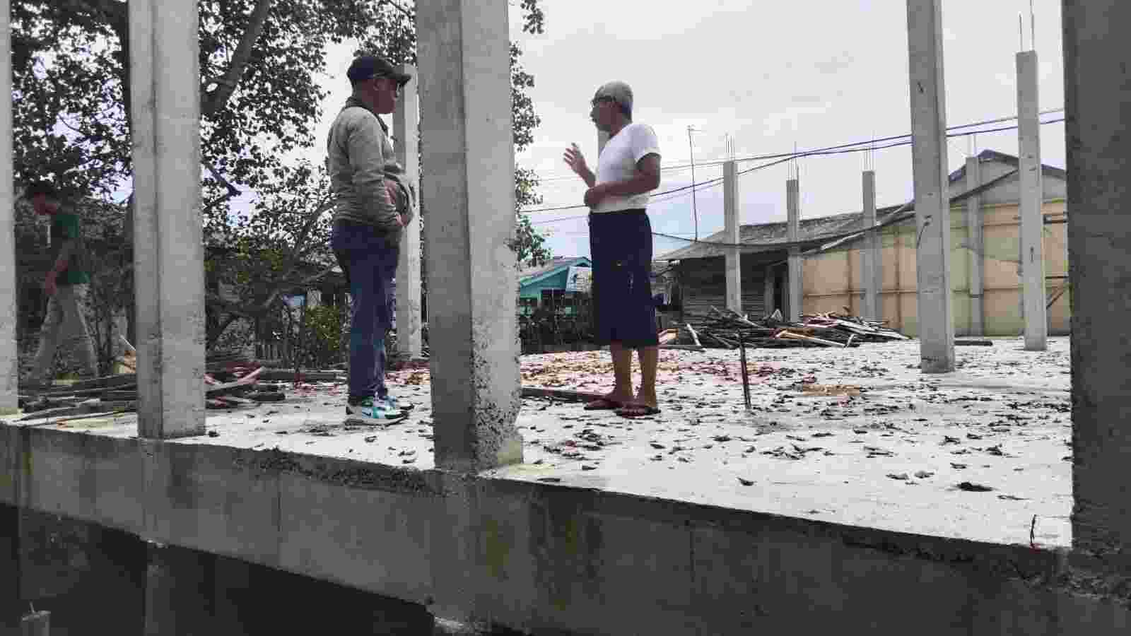 Baca Dulu! Warga Minta Disperkim Kepri Bongkar Sisa Kayu Penyangga Bagunan Proyek Baca Dulu! Warga Minta Disperkim Kepri Bongkar Sisa Kayu Penyangga Bagunan Proyek