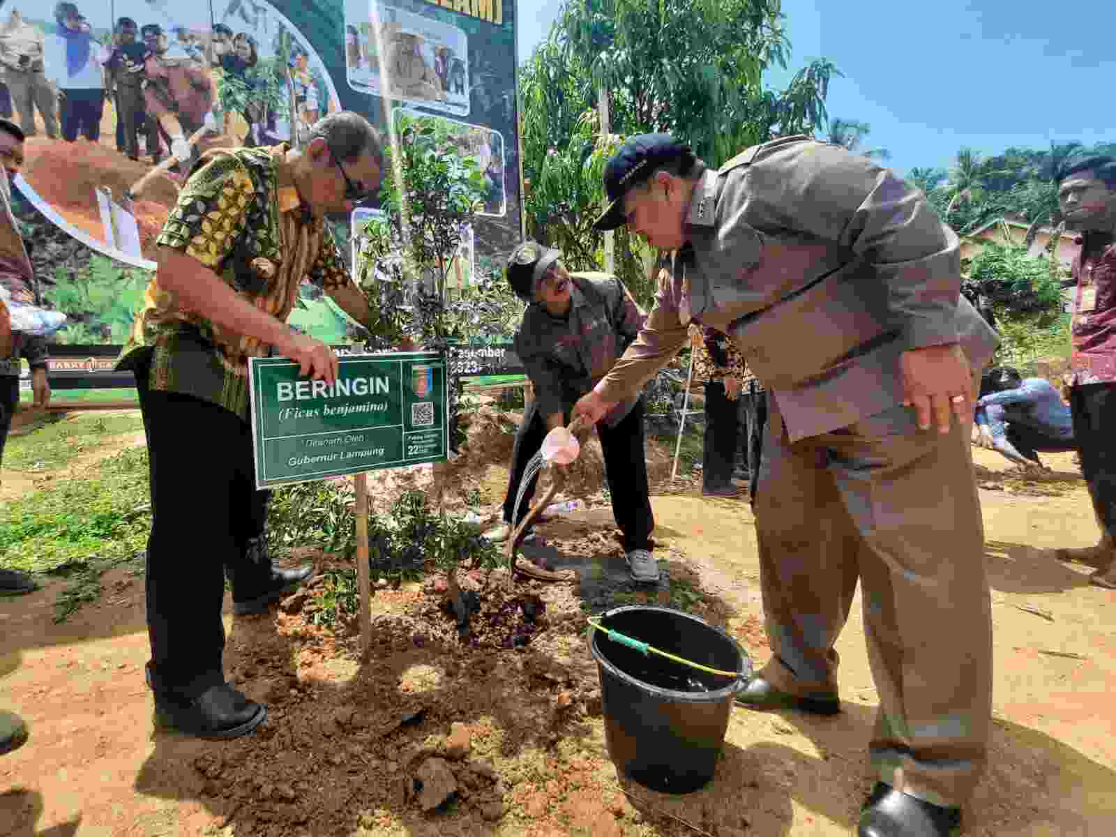 Gubernur Arinal Apresiasi Kegiatan Pembinaan Petani Hutan di Pesawaran Gubernur Arinal Apresiasi Kegiatan Pembinaan Petani Hutan di Pesawaran