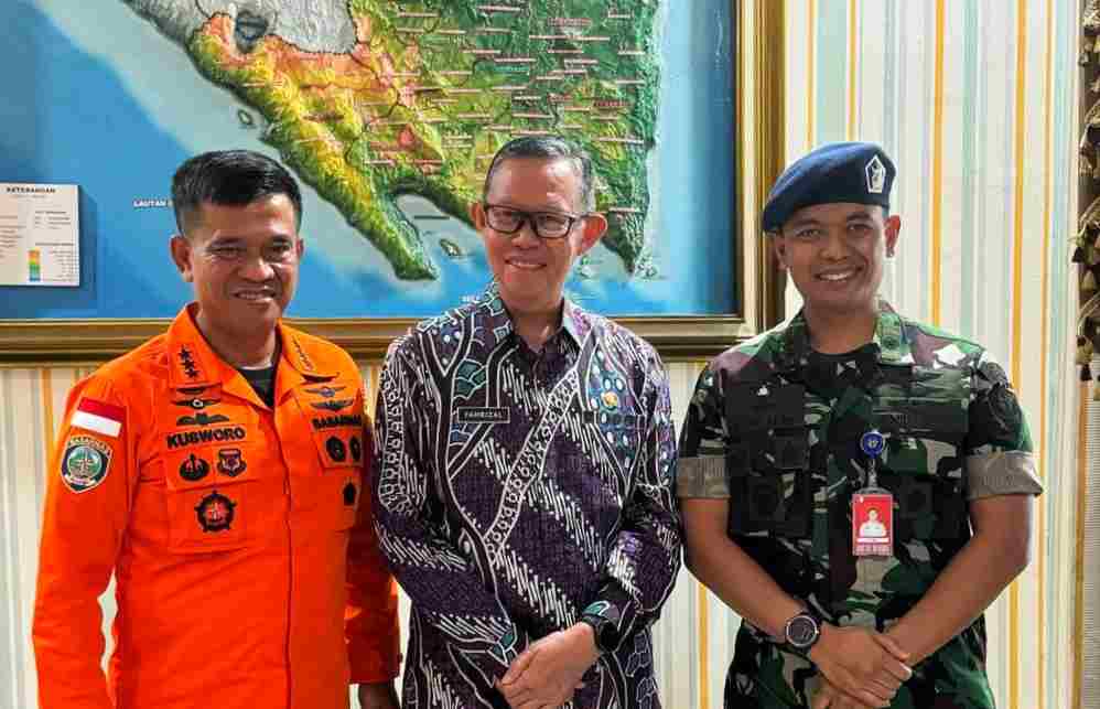 Sekdaprov Fahrizal Darminto Dampingi Kabasarnas Tinjau Posko Siaga Nataru Sekdaprov Fahrizal Darminto Dampingi Kabasarnas Tinjau Posko Siaga Nataru