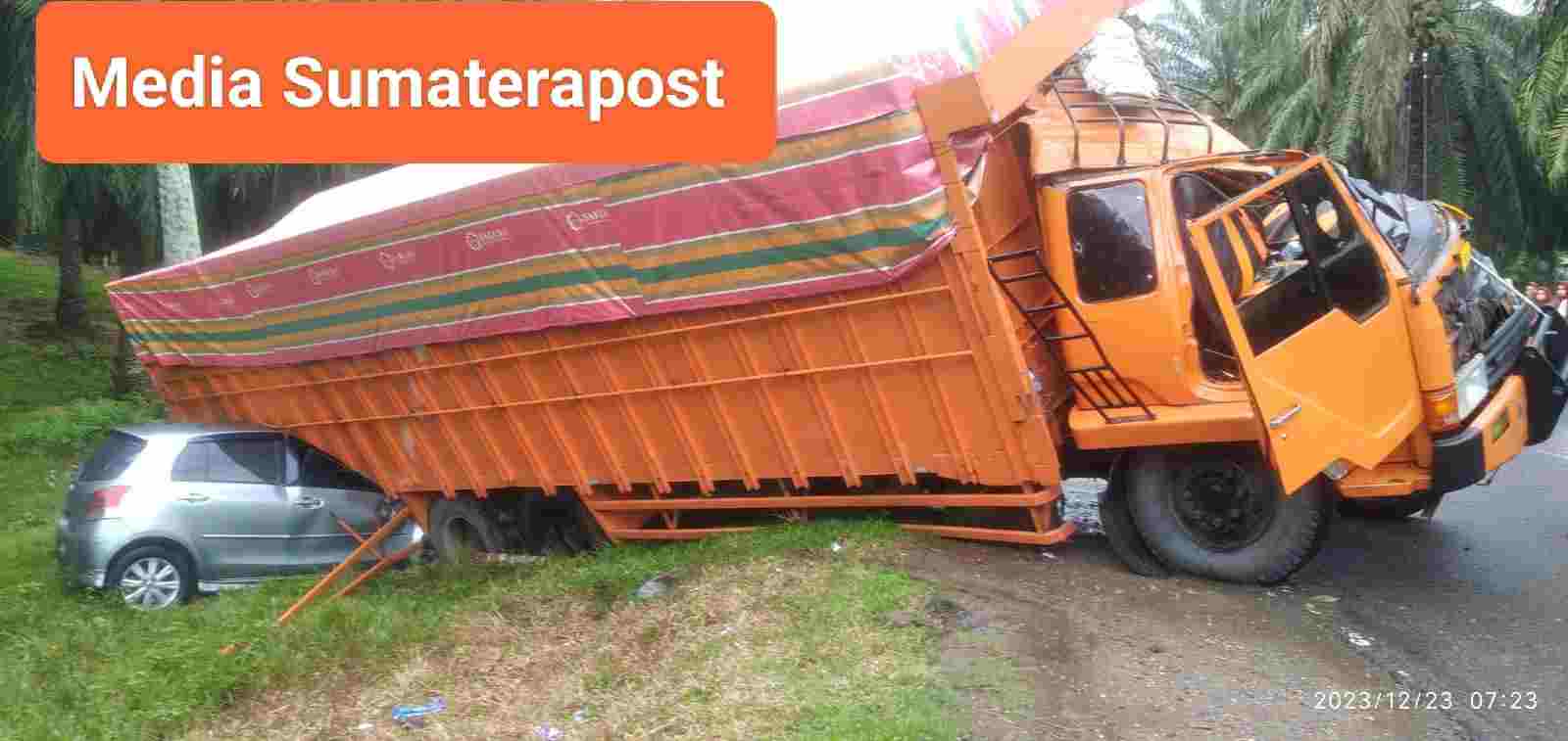Akibat Tidak Sanggup Nanjak, Truk Mundur di Bukit Seumedam Akibat Tidak Sanggup Nanjak, Truk Mundur di Bukit Seumedam